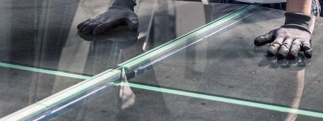 Mit dem leichteren Solarglas lässt sich Energie sparen. Die höhere Festigkeit ermöglicht eine dünnere und leichtere Verglasung für PV-Module.