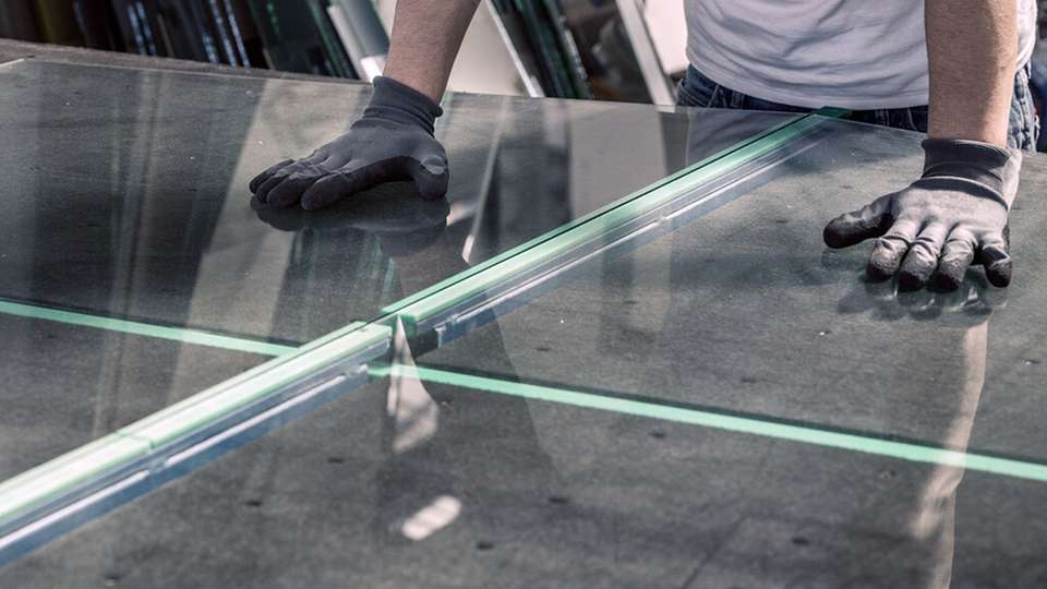 Mit dem leichteren Solarglas lässt sich Energie sparen. Die höhere Festigkeit ermöglicht eine dünnere und leichtere Verglasung für PV-Module.