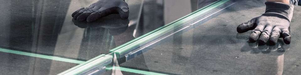 Mit dem leichteren Solarglas lässt sich Energie sparen. Die höhere Festigkeit ermöglicht eine dünnere und leichtere Verglasung für PV-Module.