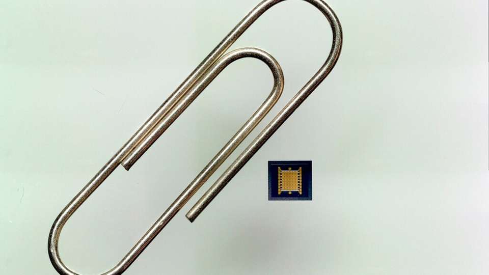 5 x 6 Varaktorarray mit einer Resonanzfrequenz von 1 MHz auf einem 3 x 3 mm2 Siliziumchip.