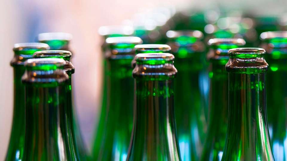 Eine Beschichtung für das Ausheilen von Mikrorissen – EXXOSQEL und Fraunhofer ISC wollen dünnwandigeres Behälterglas ermöglichen.