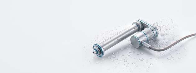 EPRF-Elektrozylinder und EMMH-Servomotor aus Edelstahl bilden mit der passenden Motorleitung eine abgestimmte Hygienic-Design-Antriebslösung für anspruchsvolle Produktionsumgebungen.