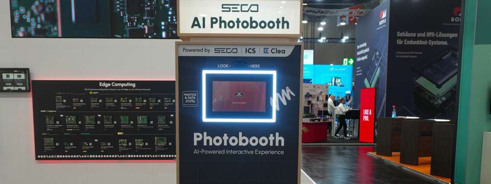 Das AI Photobooth von Seco, ICS und Clea demonstriert auf der Electronica 2026 die Möglichkeiten von Edge AI und interaktiven Anwendungen.
