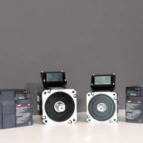 Der FR-E800 Frequenzumrichter und der encoderlose Permanentmagnetmotor der EM-A Serie. bilden eine kompakte Lösung für energieeffiziente Antriebe