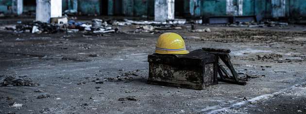 Eine Forsa-Studie zu Investitionen zeigt: Mehr als die Hälfte der produzierenden Industrie plant vorerst keine neue Produktion in Deutschland. Jedes dritte Unternehmen mit einem Umsatz von über 100 Millionen Euro verlagert oder baut ab.