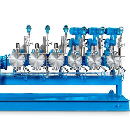 Die Lewa-Triplex-Prozess-Membranpumpe ist eine kompakte Hochdruckpumpe, ideal für die Installation in engen Räumlichkeiten.