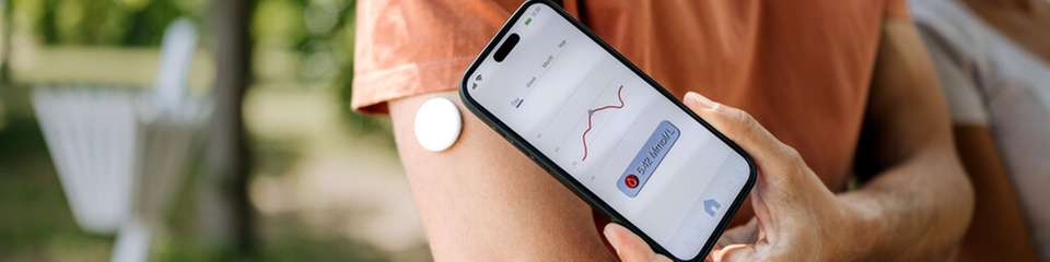 Ein drahtlos gesteuertes Implantat wandelt überschüssige Glukose elektrisch in Glukonat um. In Tests an diabetischen Mäusen ließ sich der Blutzuckerspiegel damit gezielt regulieren.