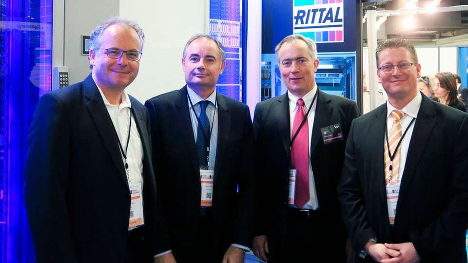 Rittal und HP Data Center Facilities sind nun strategische Partner: Marcus Fischbach (Leiter Business Development IT, Rittal), Pascal Lecoq (Leiter Data Center Services HP), Dominique Manet, (Managing Director, Rittal Frankreich) und Thomas Rehhorn (Abteilungsleiter Vertrieb Nord-West-Europa).