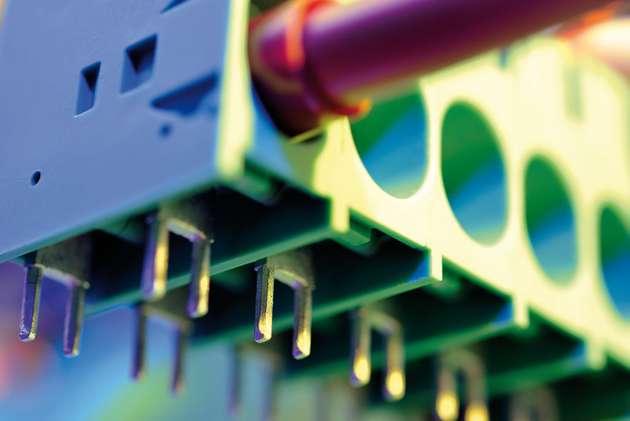 Safe hold: High-quality solder pins ensure optimum current transmission – as well as stable holding on the PCB.