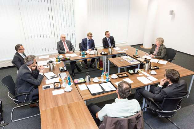 Einig am runden Tisch: Der Roundtable zum Thema FDI fand Mitte September unter Leitung der Technik-Journalistin Dr. Ulla Reutner und Hartmut Ulrich, Leiter der publish-industry-Tochter PICS, statt.