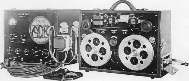 1939 - Anritsu entwickelt einen AC-Bias-Magnetrekorder. Das Patent wird später unter anderem im Walkman verwendet. 