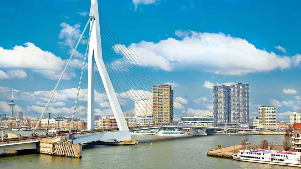 Die Erasmusbrücke in Rotterdam wurde 1996 eröffnet.