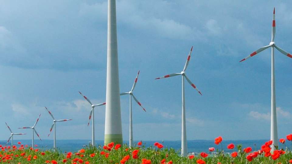 Stromerzeugung aus erneuerbaren Energien: Wind- und Solarenergie werden in Deutschland laut REmap-Bericht noch ein erhebliches Wachstum verzeichnen. 