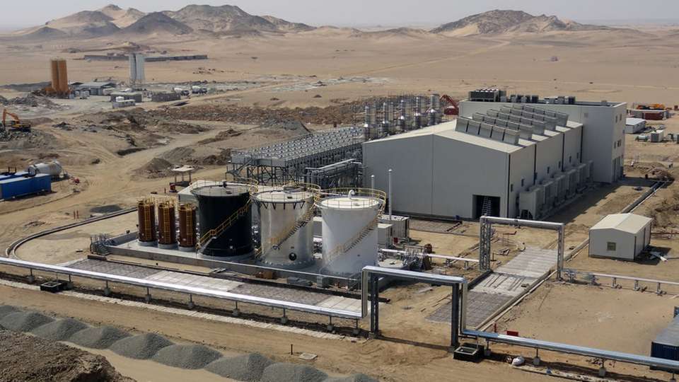 MAN verantwortet den Bau eines 54-MW-Kraftwerks in der Nähe von Jeddah. Dort stellen fünf MAN 20V32/44 CR Dieselmotoren elektrische Energie für das neue Zementwerk von UCIC bereit. 