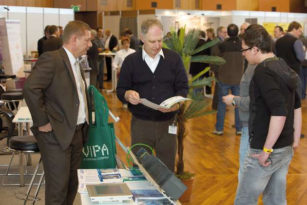 Die Quantität des Laufpublikums in der mitlaufenden Ausstellung hat sich reduziert, da mehr die Workshops und Trend-Sessions für eine gezielte Informationsbeschaffung im Vordergrund standen. Dennoch gab es regen Austausch mit den Besuchern.