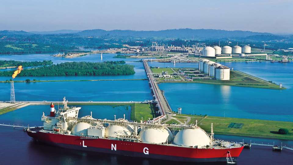 LNG - Treibstoff der Zukunft. Die BASF hat die Oase-Technologie entwickelt, die das Gas vor der Verflüssigung reinigt.
