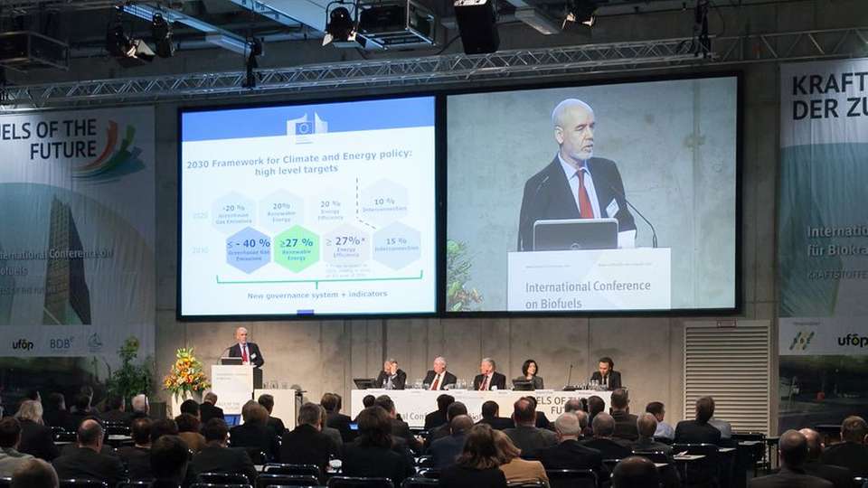 Ein Thema auf dem Parallelforum „Klimaschutzziele und die Umsetzung im Verkehrssektor“: Experten diskutieren, welchen Beitrag der Klimaschutz im Verkehr aus Sicht der Automobilindustrie leisten kann. 