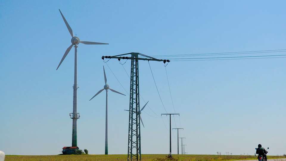 Kommunikation für Netzbetreiber: Mit Wave kann die EWR Netz ihr Tetra-Netz auch ihren Partnern zugänglich machen. So können öffentliche Versorgungsunternehmen, Stadtverwaltungen und lokale Versorger in der Region über das Digitalfunknetz kommunizieren.