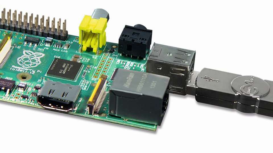 Die Schutztechnologie CodeMeter soll künftig in IUNO-Demonstratoren integriert werden. (Bild: CodeMeter-Stick am Raspberry Pi)