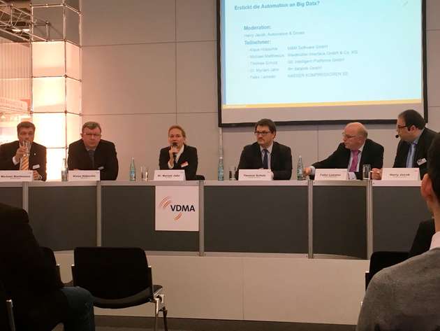 Über 50 Teilnehmer verfolgten im VDMA-Forum die Podiumsdiskussion zum Thema „Erstickt die Automation an Big Data?“.