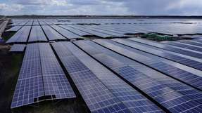 Photovoltaik-Kraftwerk in Cestas: Der größte Solarpark Europas hat eine Leistung von 300 Megawatt Peak. Fast eine Million Photovoltaik-Module erzeugen mehr als 360 Gigawatt-Stunden Strom pro Jahr.