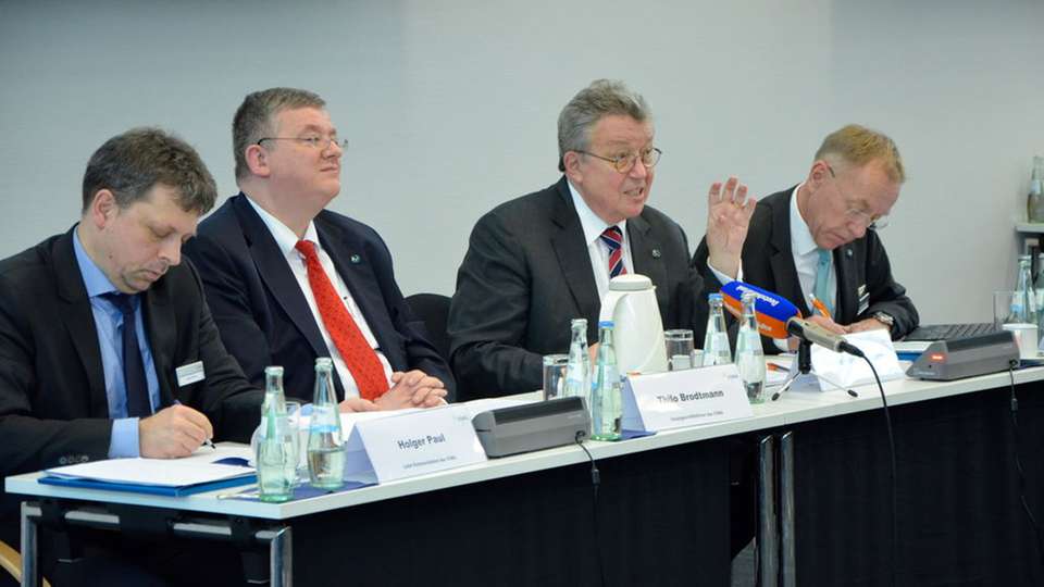 Zogen auf der Jahrespressekonferenz des VDMA Bilanz und formulierten Forderungen an die Politik: Holger Paul (VDMA-Pressesprecher), Thilo Brodtmann (VDMA-Hauptgeschäftsführer), Dr. Reinhold Festge (VDMA-Präsident),  Dr. Ralph Wiechers (VDMA-Chefvolkswirt und Mitglied der VDMA-Hauptgeschäftsführung). 