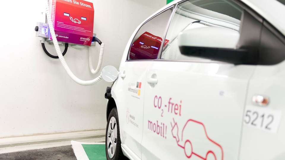 Enercity baut Netz von Ladestationen weiter aus  E-Ladesäulen im Parkhaus Osterstraße in Hannover: Derzeit ist das Laden noch kostenlos.