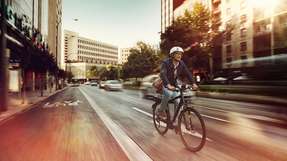 Schnell in der Stadt unterwegs: Das Elektro-Fahrrad ist für viele Menschen mehr als ein reines Fortbewegungsmittel.