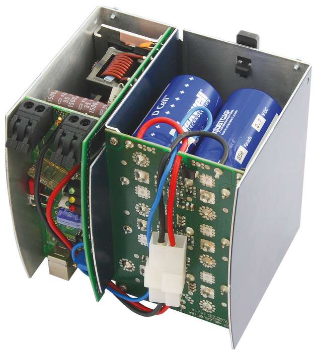 Aufgeschraubt: So sieht ein DC-USV-System mit Doppelschichtkondensatoren von innen aus.  