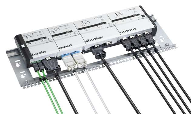 Das steckbare Elektroinstallationssytem verwaltet Beleuchtung, Jalousie und Raumklima.