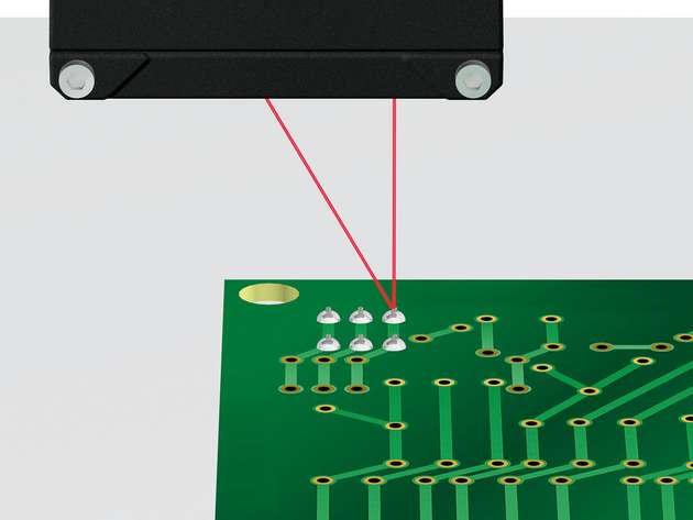 Laser-Triangulationssensoren eignen sich für hochpräzise Messungen von kleinsten Teilen, zum Beispiel in Bestückungsautomaten.