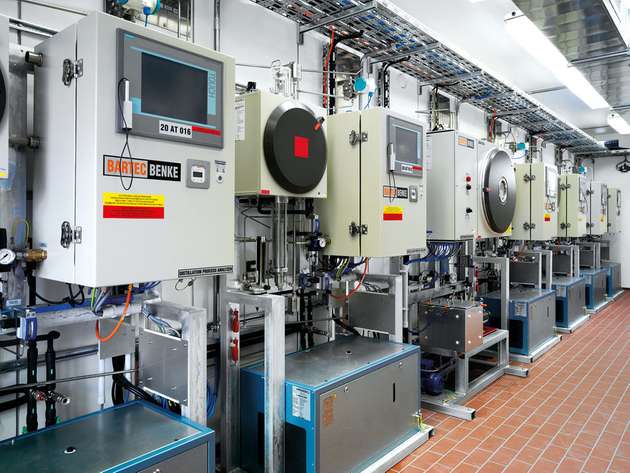 Die genau definierte Konfiguration des Distillation Process Analyzer ist als explosionsgeschütztes elektrisches Gerät mit einer CE-Kennzeichnung versehen. Der Austausch von Geräten ist nur in Abstimmung mit dem Hersteller möglich.