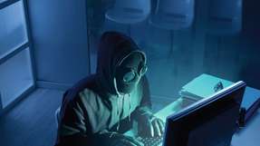 Hacker am Werk: Unerkannt verschafft er sich Zugang zu den Netzwerken von Energieunternehmen.