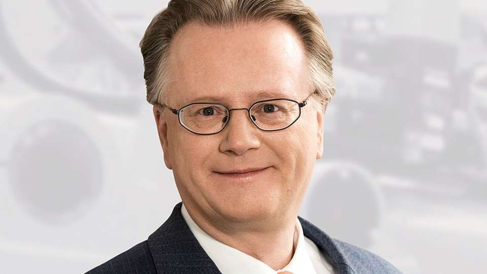 Lapp bildet Flüchtlinge aus