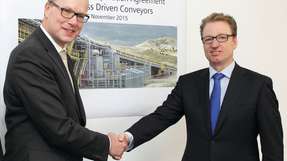 Besiegelten die Fortsetzung der Kooperation für die nächsten fünf Jahre: Jürgen Brandes (li.), CEO der Siemens Division Process Industries and Drives und Jens Michael Wegmann, Vorsitzender des Vorstands des Geschäftsbereiches Industrial Solutions von Thyssen Krupp.