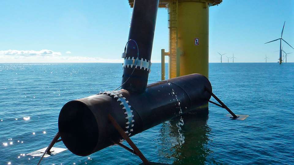 Praxistest in der Ostsee: Forscher haben einen Proberohrknoten mit zwei Demonstratoren der neuen Sensor-Manschette ausgerüstet.