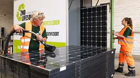 2ndlifesolar unterstützt bei der Begutachtung und Prüfung über die Abholung und den Transport bis hin zum Recycling oder der Entsorgung.