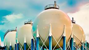 In einer Studie wurde geprüft, ob und inwieweit eine spätere Umrüstung von LNG-Terminals zum Import von Flüssigwasserstoff oder Ammoniak möglich ist.