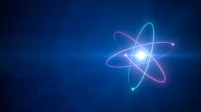 Nach 67 Jahren der Spekulation wurde das hypothetische „Dämon“-Teilchen, das von Physiker David Pines vorhergesagt wurde, endlich von einem Forscherteam entdeckt. Dieses masselose und neutrale Teilchen, das keine Wechselwirkung mit Licht aufweist, könnte eine entscheidende Rolle im Verhalten von Multibandmetallen spielen.