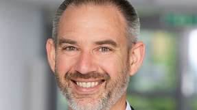 Thierry Bieber ist Industry Manager bei HMS Industrial Networks und verantwortet dort das Business Development für industrielle Kommunikations- und IIoT-Lösungen für die Automatisierungsbranche. Er hat über 20 Jahre Erfahrung in der industriellen Kommunikation und ist Experte für die Vernetzung von Maschinen. Darüber hinaus engagiert er sich in Organisationen wie zum Beispiel PNO und VDMA.