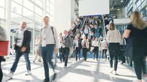 Mit 300 Ausstellern, praxisnahen Vorträgen und interaktiven Workshops stehen die Zeichen auf Fortschritt und Vernetzung in der Industrie.