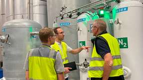 Die Zusammenarbeit hat funktioniert: Armin Salzmann (Almig) (ganz rechts), Markus Brzank (Romina) und Philipp Komenda (Mader) haben zum Erfolg des Projekts wesentlich beigetragen.