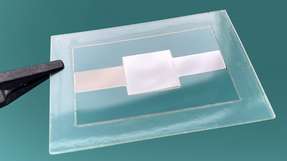 Elektrokalorische Polymerfolie mit geringer Schichtdicke für den Aufbau von Heiz- und Kühlelementen.