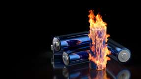 Brände durch Kurzschlüsse in Batterien sind eine ernstzunehmnede Gefahr.