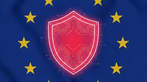 Für den Schutz sensibler Systeme, Anwendungen und Produktionsabläufe greifen Gesetzgeber auf nationaler und auch EU-Ebene jetzt in Bereiche ein, die bisher als rein technische oder organisatorische Entscheidungsfelder galten.