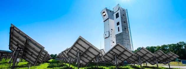 Die Solartürme in Jülich: Hier testen und entwickeln Forschende des Deutschen Zentrums für Luft- und Raumfahrt (DLR) gemeinsam mit Industrieunternehmen Komponenten und Systeme für kommerzielle solarthermische Kraftwerke.