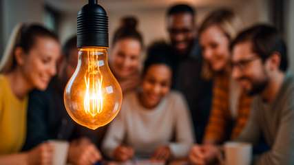 Innovation schafft Jobs – aber nicht für alle: Eine breite Innovationsstreuung steigert, die Beschäftigung, während fokussierte Bereiche hinterherhinken.