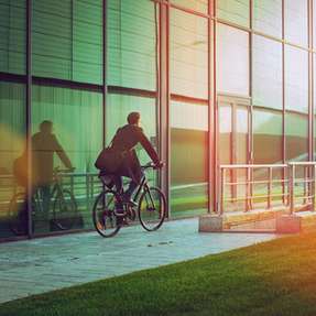 Eine Studie von PwC Deutschland und der Universität Paderborn zeigt, dass Unternehmen ihre Governance-Strukturen zunehmend auf Nachhaltigkeit und regulatorische Anforderungen ausrichten.