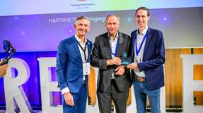 Die Sieger von Harting nehmen ihren FREDDIE – Der Industral AI Award entgegen.