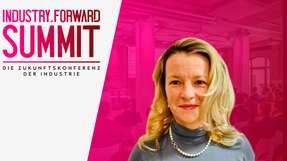 Catharina Dohmeier von Stadler Rail Service sprach auf dem INDUSTRY.forward SUMMIT 2026 über Planung, Standards und Zukunftsfähigkeit im Markt für Schienenfahrzeuge.